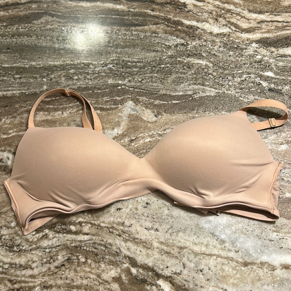 Incredible by Victoria secret wireless push up bra